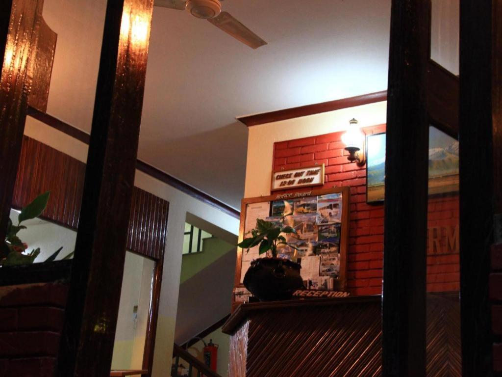 Fairmount Hotel Покхара Экстерьер фото