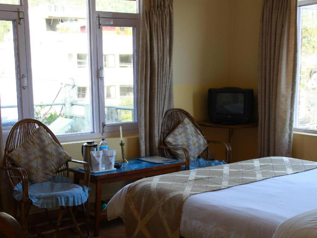 Fairmount Hotel Покхара Экстерьер фото
