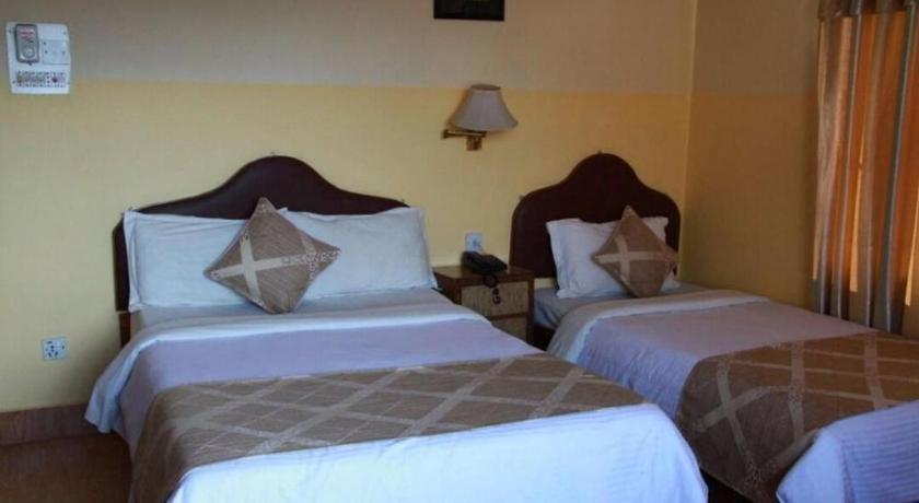 Fairmount Hotel Покхара Экстерьер фото