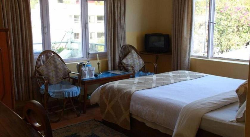 Fairmount Hotel Покхара Экстерьер фото