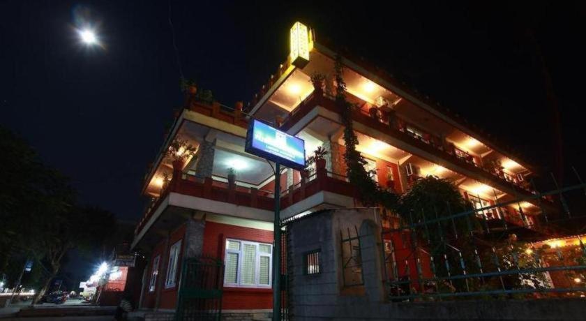 Fairmount Hotel Покхара Экстерьер фото