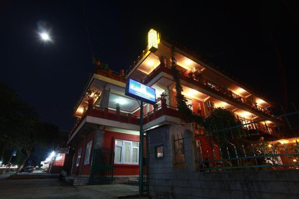 Fairmount Hotel Покхара Экстерьер фото